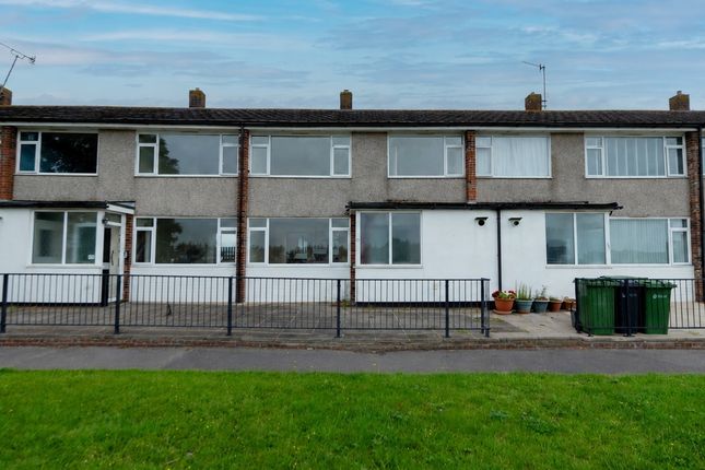 3 bed property, in Fort Cumberland Road, £220,000