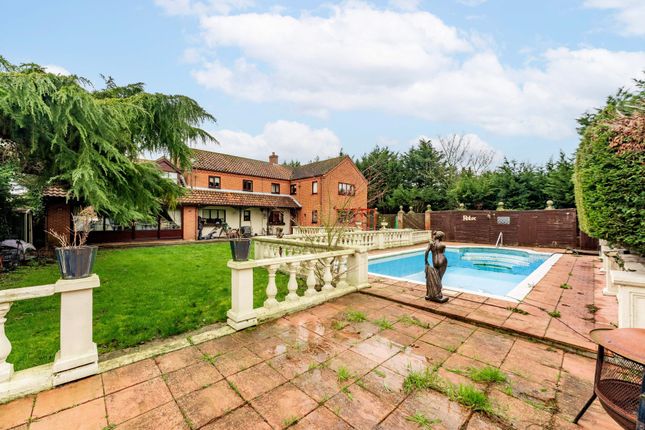 6 bed property, in Beccles Road, £600,000