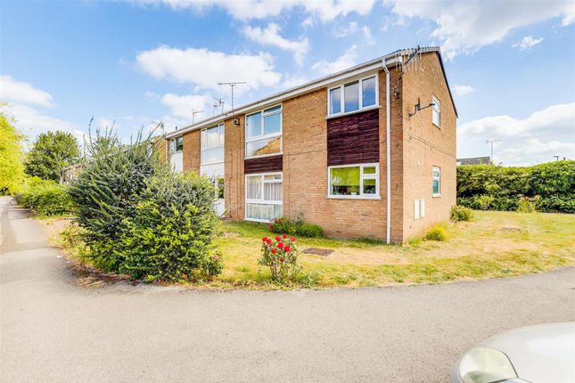 2 bed property, in Balmoral Grove, £120,000