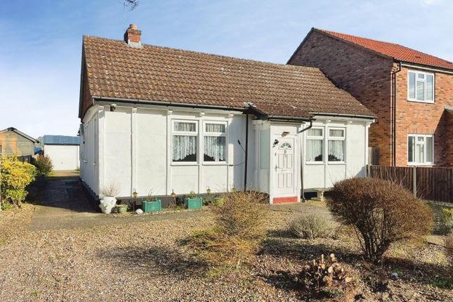 2 bed property, in Fengate Drove, £110,000