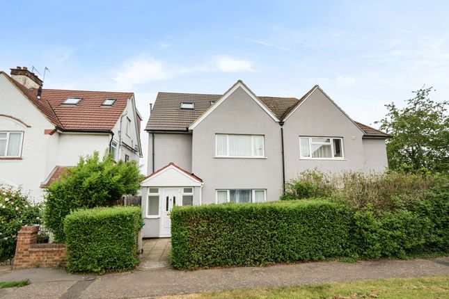 5 bed property, in Lascelles Avenue, £795,000