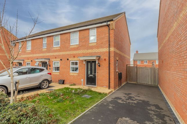 2 bed property, in Barracuda Rise, £195,000