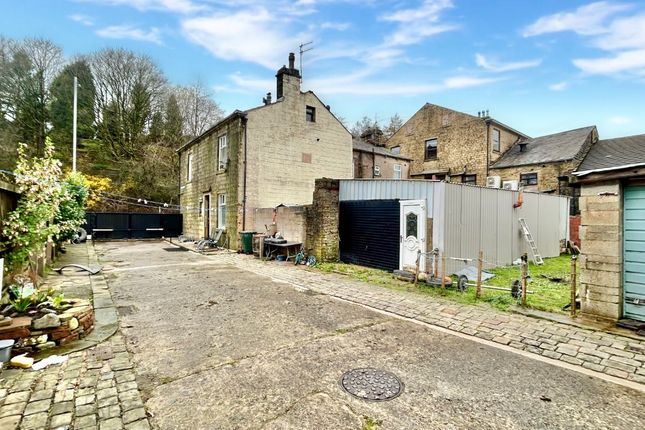 3 bed property, in Market Street, £150,000