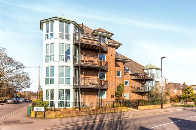 2 bed property, in Parkside, £240,000