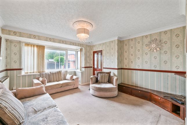 3 bed property, in Queensway, £210,000