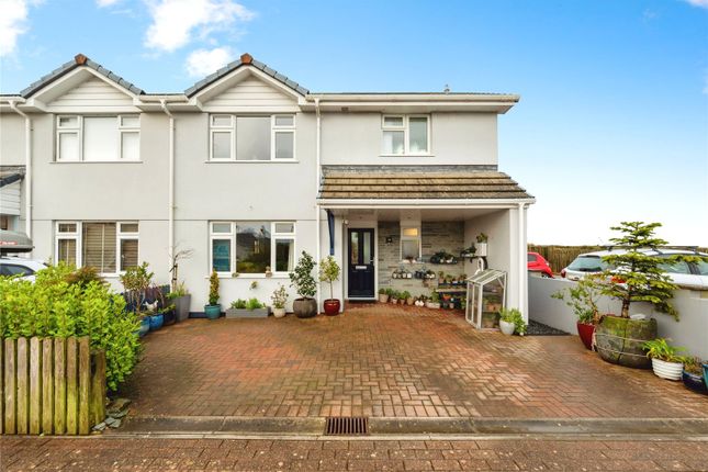 3 bed property, in Charlottes Way, £285,000