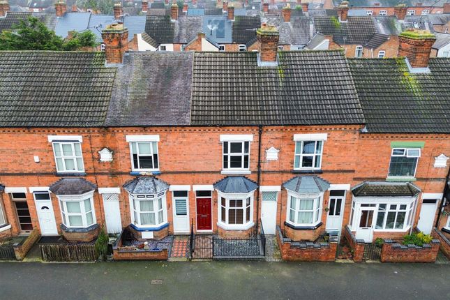 2 bed property, in Clifford Street, £185,000