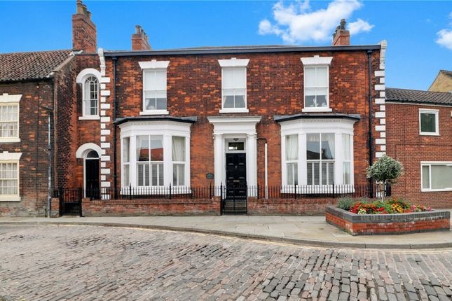 5 bed property, in Fleetgate, £519,000