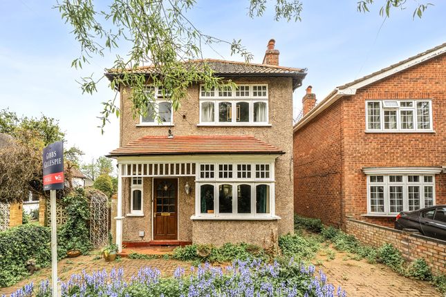 3 bed property, in Field End, £625,000