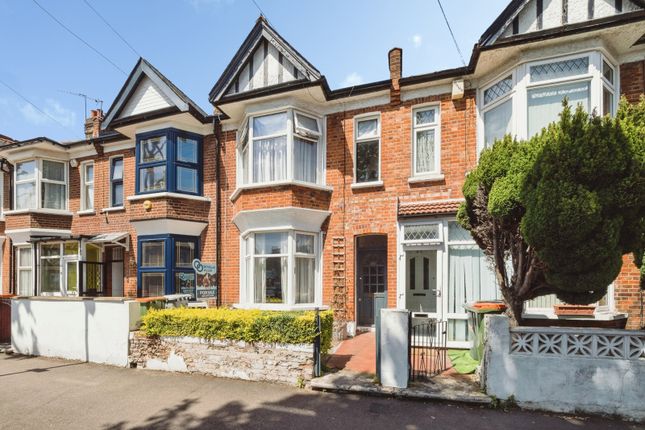 2 bed property, in Haldane Road, £450,000
