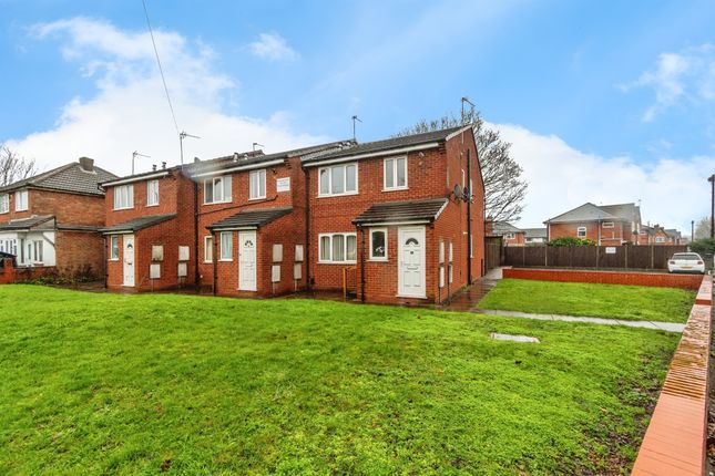 2 bed property, in Green Lane, £60,000