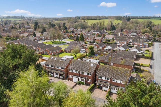 4 bed property, in Ferrers Road, £300,000