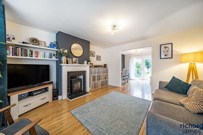3 bed property, in Longleaze, £343,000