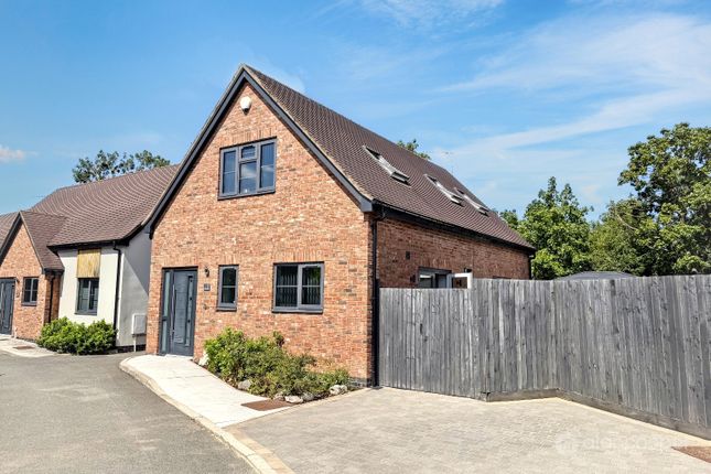 3 bed property, in Crossing Gates, £335,000