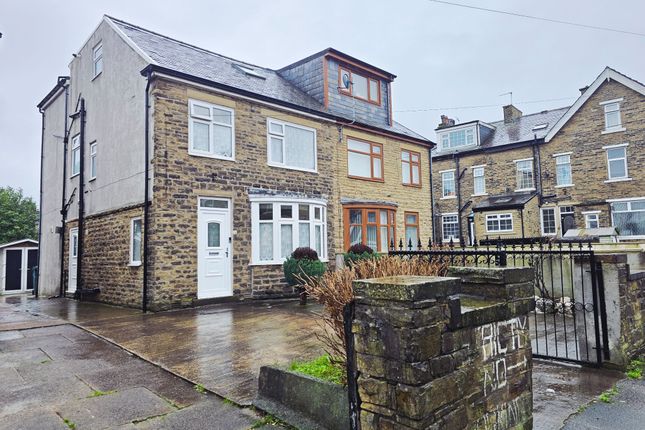 5 bed property, in Lilycroft Road, £310,000