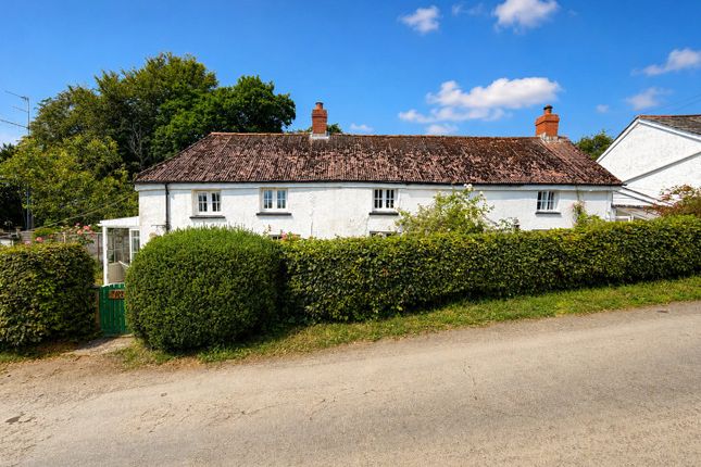 2 bed property, in Horslett Hill, £300,000
