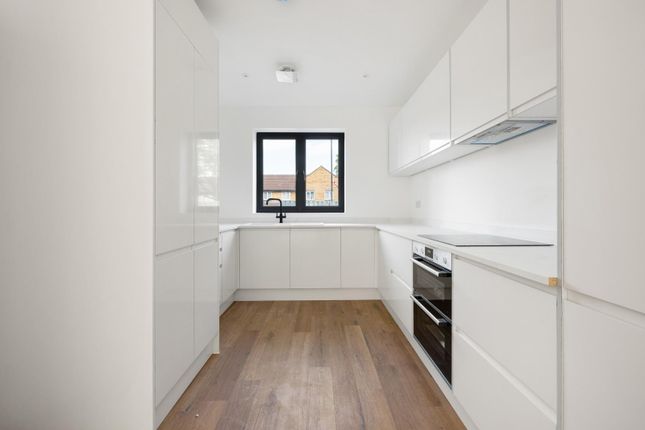 4 bed property, in Bishport Avenue, £365,000