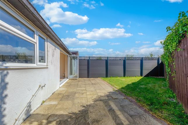 2 bed property, in Willow Walk, £350,000
