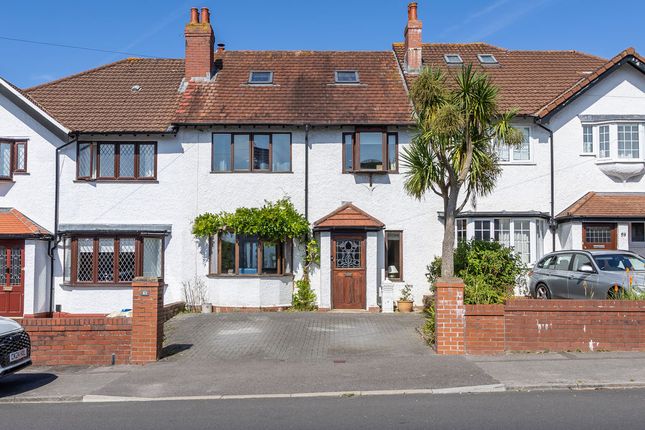 4 bed property, in Redlands Road, £585,000