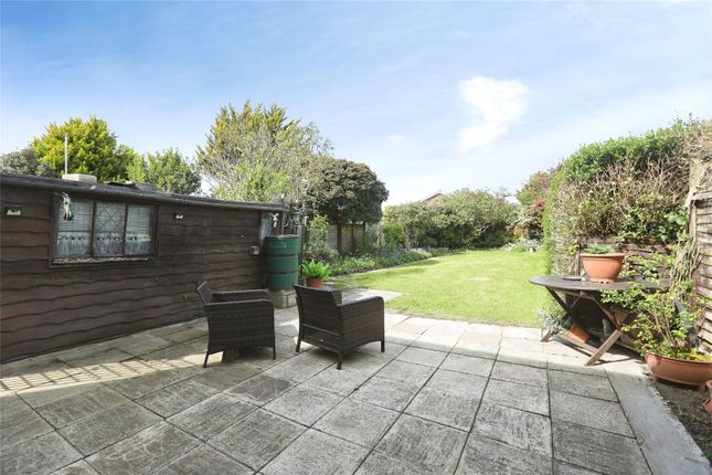 3 bed property, in New Road, £300,000
