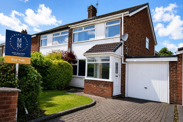 3 bed property, in Moorlands Road, £250,000
