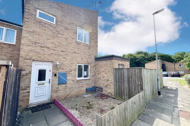 3 bed property, in Woodford Walk, £75,000