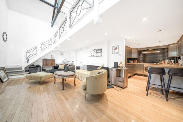 2 bed property, in Rowanwood Avenue, £315,000