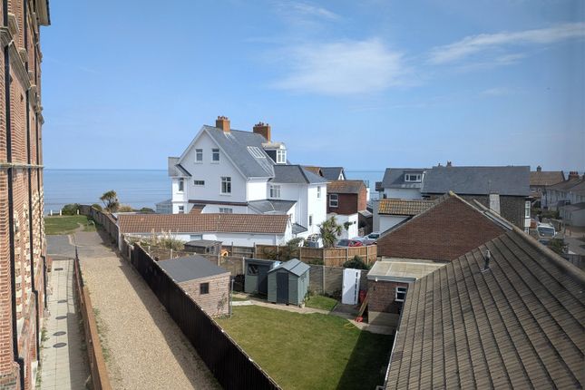 2 bed property, in The Driftway, £230,000