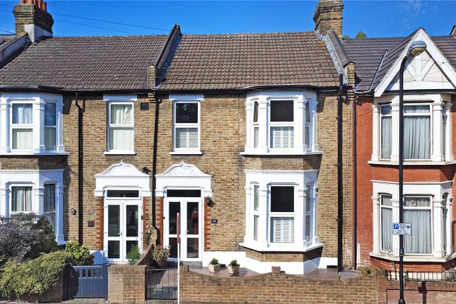 3 bed property, in Hillcrest Road, £825,000