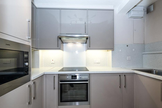 1 bed property, in Flat, £350,000