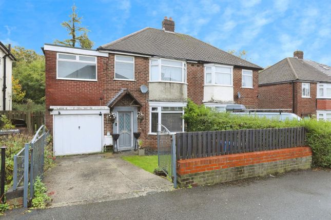 4 bed property, in Kew Crescent, £240,000
