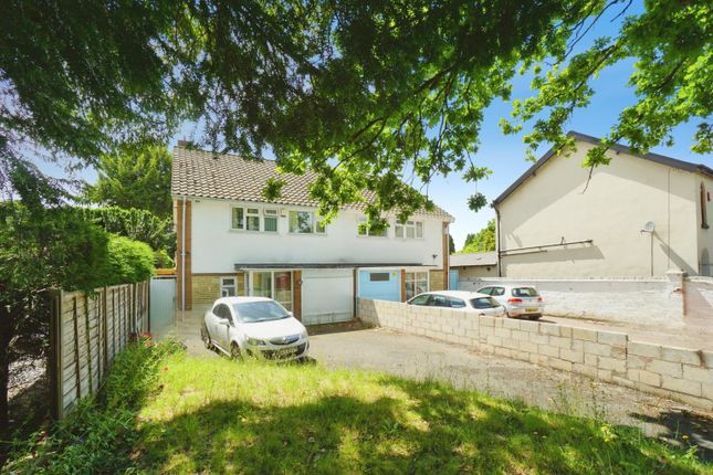 3 bed property, in Goldthorn Hill, £300,000