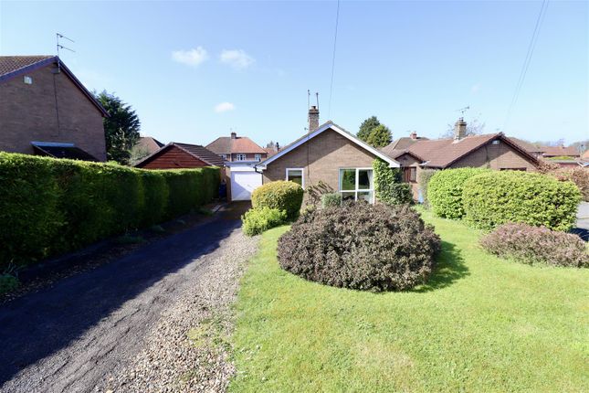 2 bed property, in Chapel Hill Road, £245,000