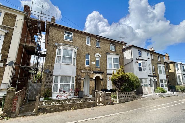 5 bed property, in Monkton Street, £275,000