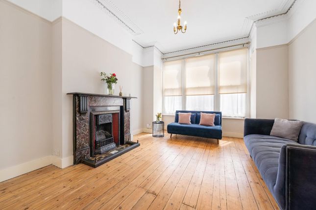 1 bed property, in Helix Road SW2, £475,000