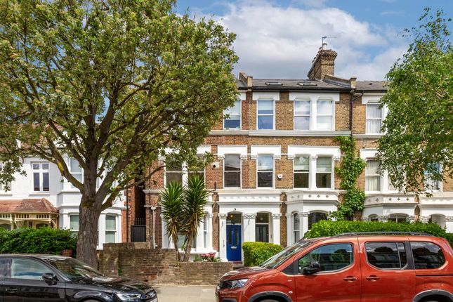 2 bed property, in Highlever Road, £395,000
