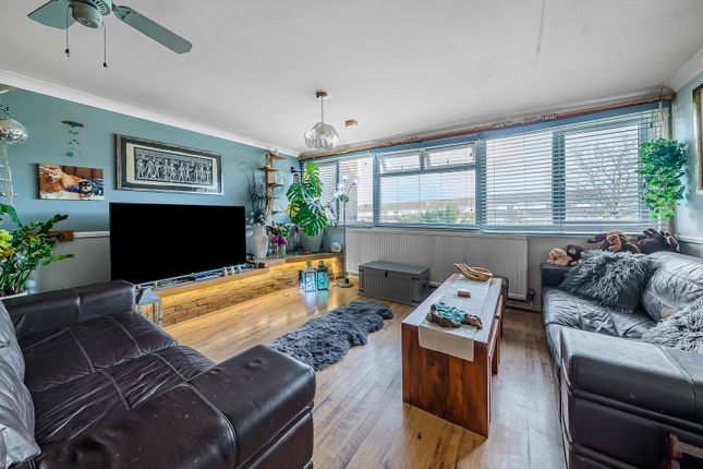 4 bed property, in St. Agnells Lane, £395,000