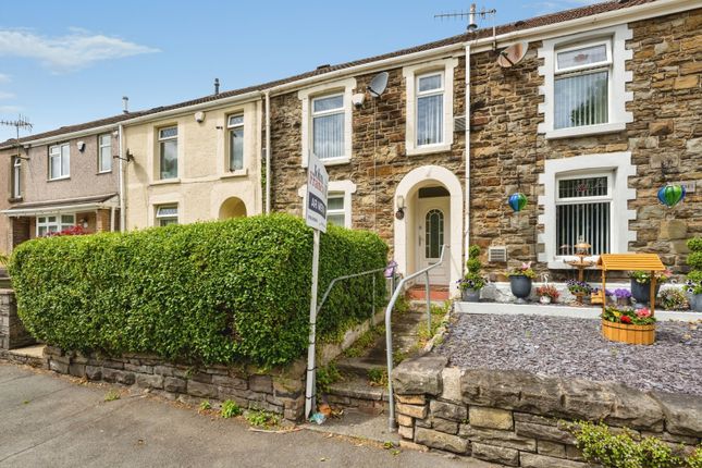 2 bed property, in Clydach Road, £125,000