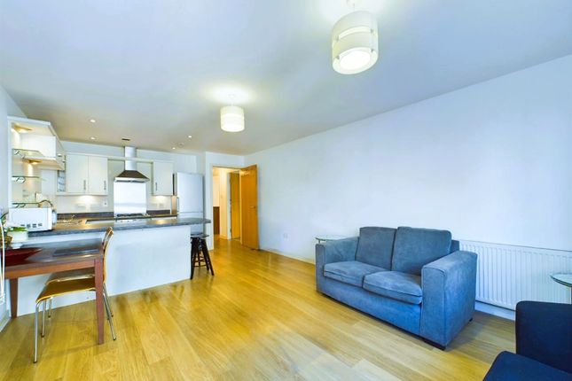 2 bed property, in Albion Street, £182,000