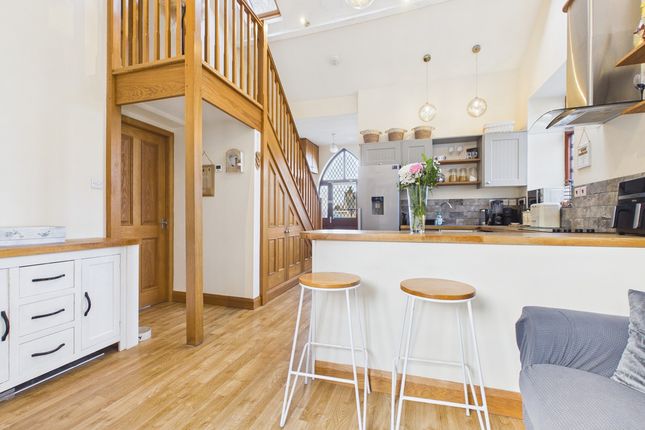 2 bed property, in North Road, £280,000