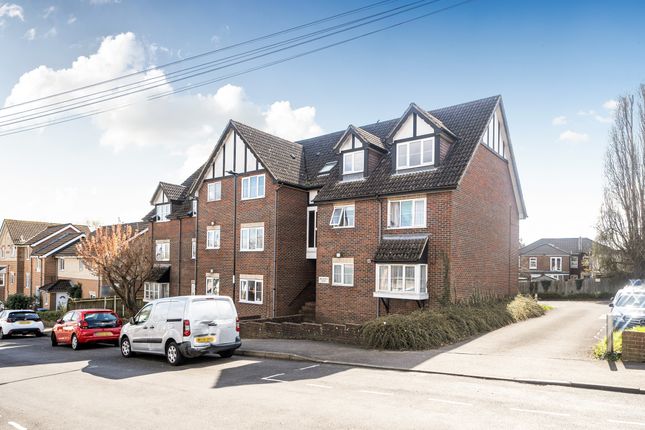 2 bed property, in Kitchener Road, £150,000