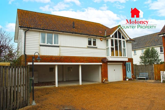 2 bed property, in Camber, £250,000