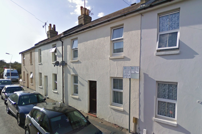 2 bed property, in Station Road, £220,000