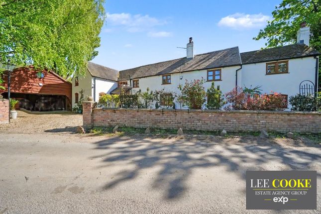5 bed property, in Chatwell Lane, £780,000