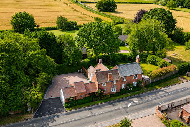 3 bed property, in Ivy Cottage, £675,000
