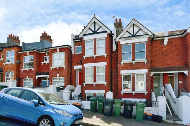 3 bed property, in Sandown Road, £400,000
