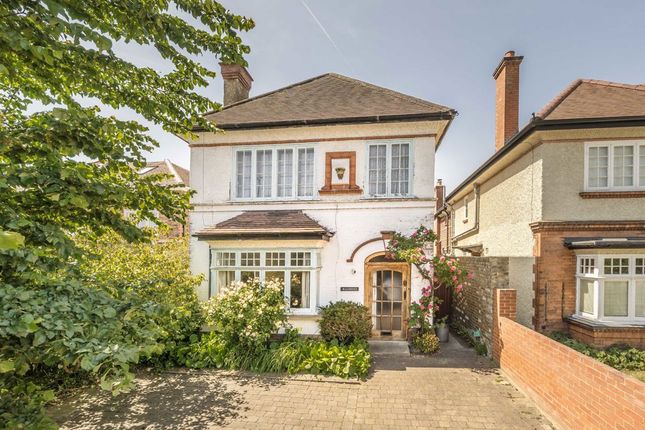 4 bed property, in High Street, £1,850,000