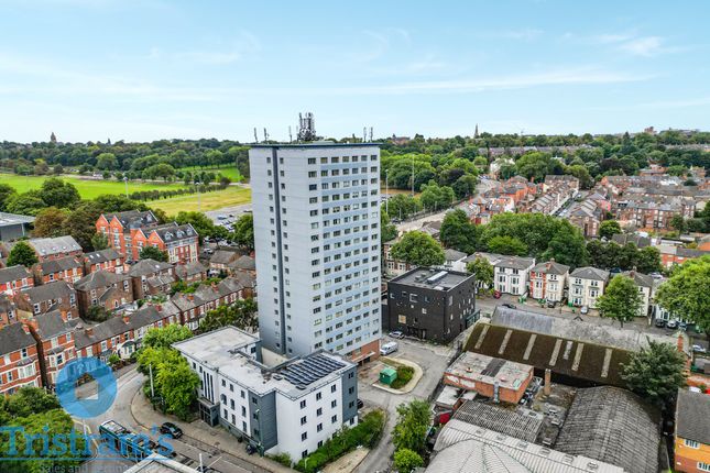 1 bed property, in High Point, £70,000