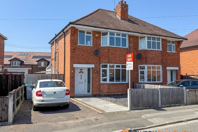 3 bed property, in Warwick Road, £190,000
