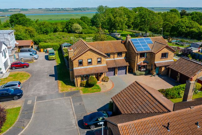 5 bed property, in Ducketts Mead, £600,000